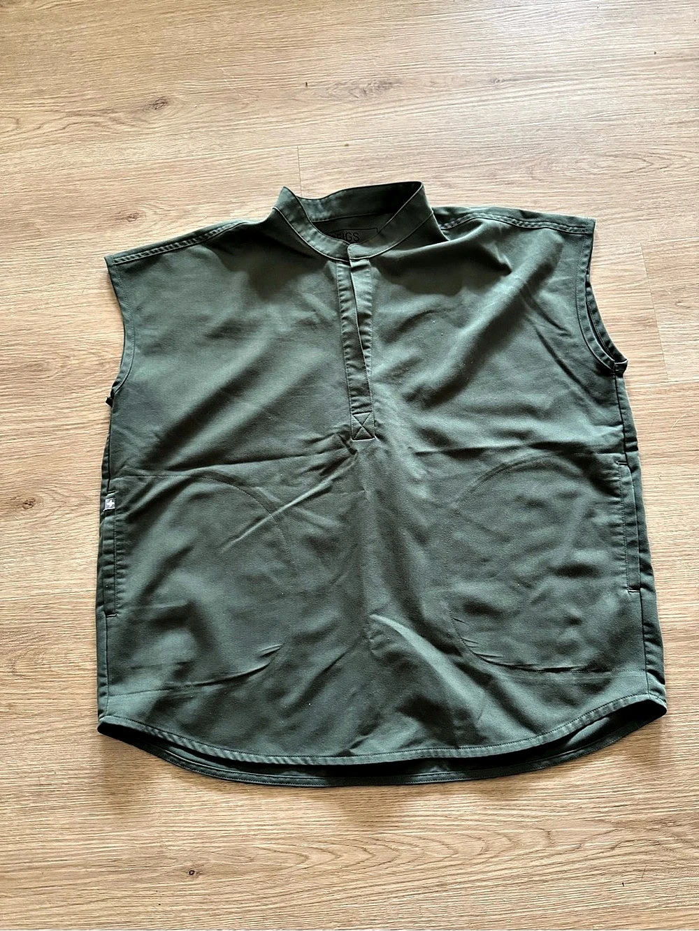 FIGS Montex Relaxed Scrub Top Sleeveless in Moss